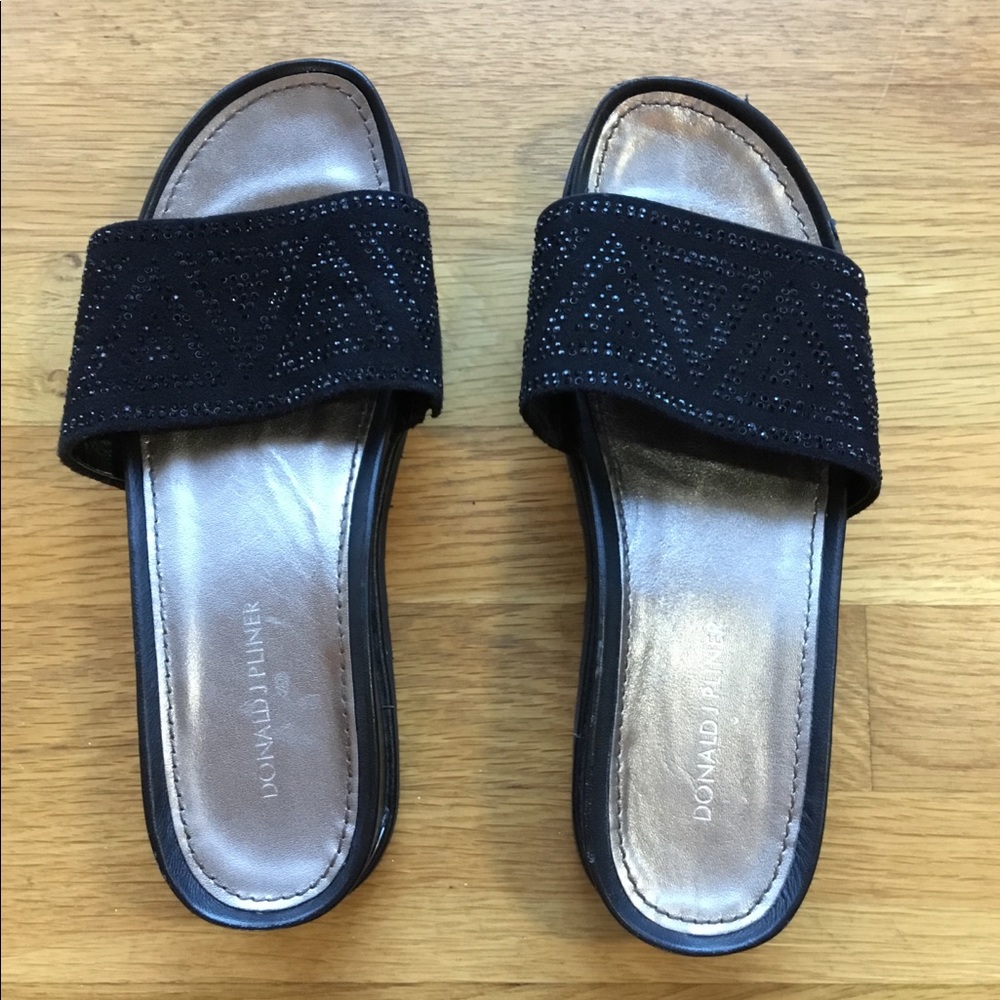 Donald J Pliner black sandals